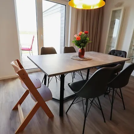 Goeoeskieker-ebenerdige Mit 2 Schlafzimmern Und Grosser Trrasse Apartment Tossens